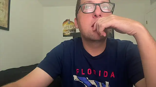 Snapshot of Milflover96 chatting on 09-19-25, 04:18 Milflover96 online show from 09-19-25, 04:18