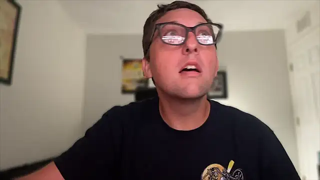 Snapshot of Milflover96 chatting on 11-08-25, 12:55 Milflover96 online show from 11-08-25, 12:55