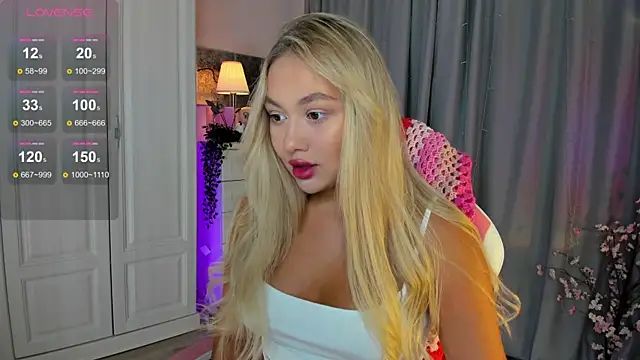 Snapshot of _Loneve__ chatting on 09-26-25, 03:16  Loneve   online show from 09-26-25, 03:16