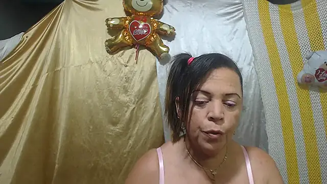 Snapshot of alina_maturehot chatting on 03-19-25, 12:12 alina maturehot online show from 03-19-25, 12:12