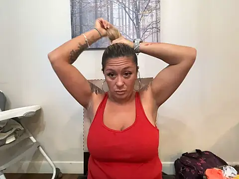 Snapshot of bossyroxy84 chatting on 10-15-25, 11:16 bossyroxy84 online show from 10-15-25, 11:16