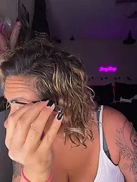 bossyroxy84 online show from 11-08-25, 12:55