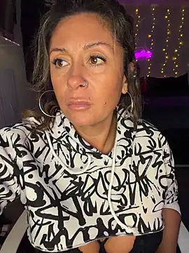 bossyroxy84 online show from 11-11-25, 12:54