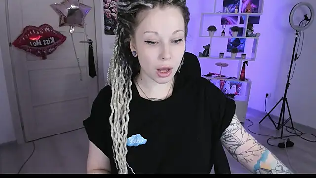 HoneySallyMoore online show from 10-04-25, 03:43