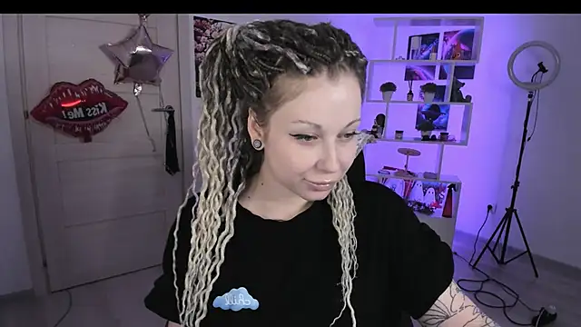 HoneySallyMoore online show from 10-19-25, 06:52