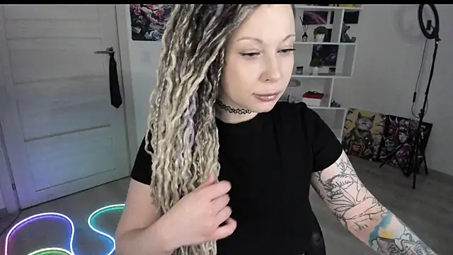 Snapshot of HoneySallyMoore chatting on 04-28-26, 06:02 HoneySallyMoore online show from 04-28-26, 06:02