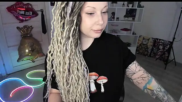Snapshot of HoneySallyMoore chatting on 05-14-26, 07:53 HoneySallyMoore online show from 05-14-26, 07:53