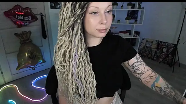 Snapshot of HoneySallyMoore chatting on 07-11-26, 01:30 HoneySallyMoore online show from 07-11-26, 01:30