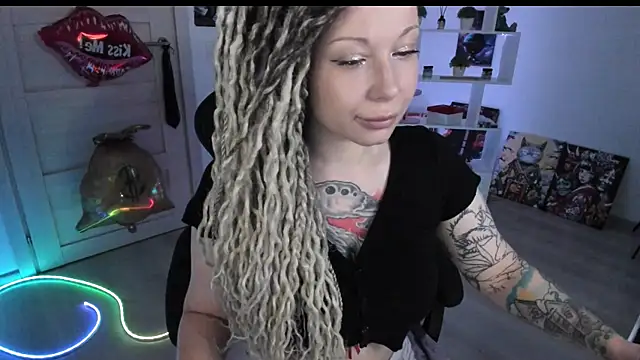 Snapshot of HoneySallyMoore chatting on 07-27-26, 02:18 HoneySallyMoore online show from 07-27-26, 02:18