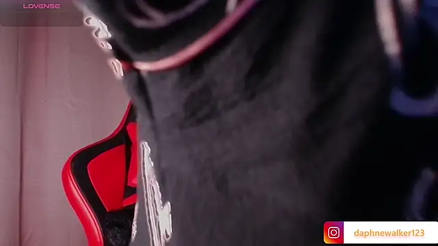 Daphnewalker   online show from 02-25-26, 12:15