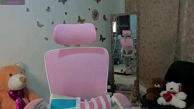 Snapshot of Hanna_latinaa chatting on 11-24-25, 12:21 Hanna latinaa online show from 11-24-25, 12:21