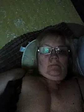 Snapshot of Violet5364 chatting on 04-17-26, 08:45 Violet5364 online show from 04-17-26, 08:45