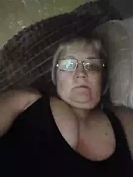 Snapshot of Violet5364 chatting on 05-04-26, 08:27 Violet5364 online show from 05-04-26, 08:27
