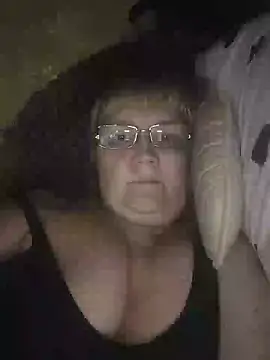 Snapshot of Violet5364 chatting on 05-05-26, 08:28 Violet5364 online show from 05-05-26, 08:28