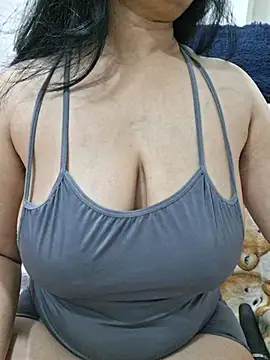 Snapshot of Jassi_Does chatting on 07-11-26, 10:00 Jassi Does online show from 07-11-26, 10:00