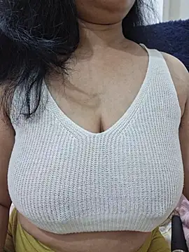 Snapshot of Jassi_Does chatting on 07-22-26, 09:06 Jassi Does online show from 07-22-26, 09:06