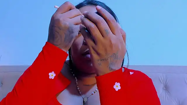 Snapshot of emma_purple_ chatting on 03-17-25, 06:32 emma purple online show from 03-17-25, 06:32