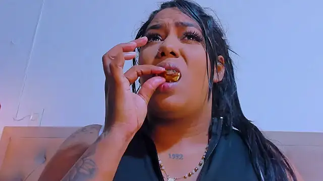 Snapshot of emma_purple_ chatting on 03-18-25, 06:26 emma purple online show from 03-18-25, 06:26