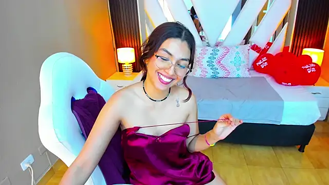 Snapshot of Cristin_Petite chatting on 02-16-25, 05:04 Cristin Petite online show from 02-16-25, 05:04