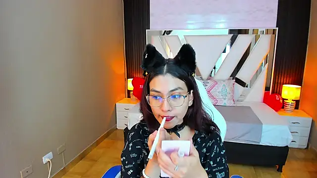 Snapshot of Cristin_Petite chatting on 02-17-25, 06:37 Cristin Petite online show from 02-17-25, 06:37