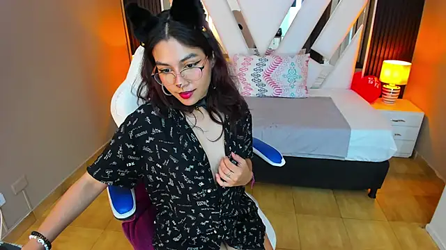 Snapshot of Cristin_Petite chatting on 02-17-25, 09:41 Cristin Petite online show from 02-17-25, 09:41
