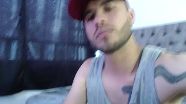 Snapshot of aczino_vel chatting on 02-15-25, 09:37 aczino vel online show from 02-15-25, 09:37