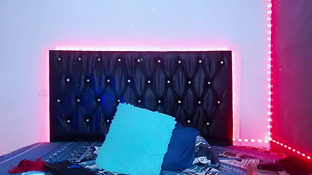 Snapshot of kaisalov_ chatting on 11-30-25, 04:00 kaisalov online show from 11-30-25, 04:00