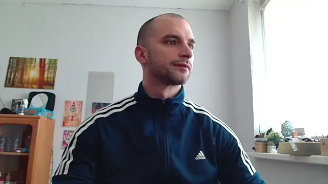 Snapshot of OskarBreno chatting on 04-29-26, 06:39 OskarBreno online show from 04-29-26, 06:39