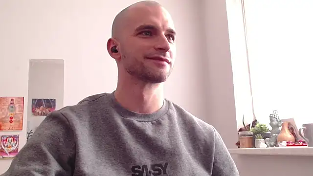 Snapshot of OskarBreno chatting on 04-30-26, 04:13 OskarBreno online show from 04-30-26, 04:13
