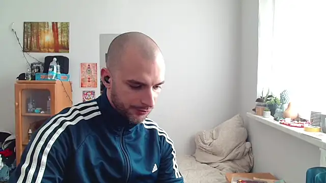 Snapshot of OskarBreno chatting on 05-06-26, 01:38 OskarBreno online show from 05-06-26, 01:38