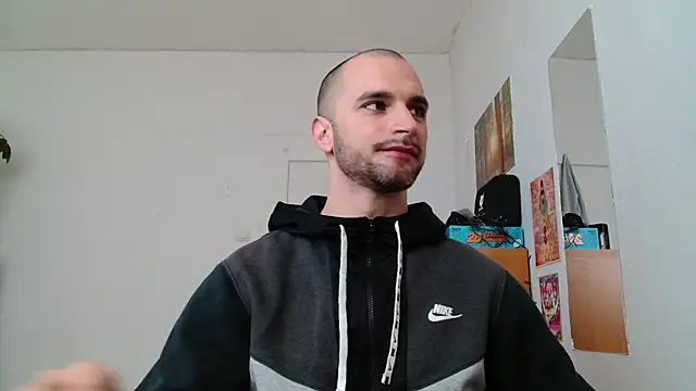 Snapshot of OskarBreno chatting on 05-10-26, 06:51 OskarBreno online show from 05-10-26, 06:51