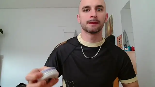 Snapshot of OskarBreno chatting on 05-11-26, 12:00 OskarBreno online show from 05-11-26, 12:00