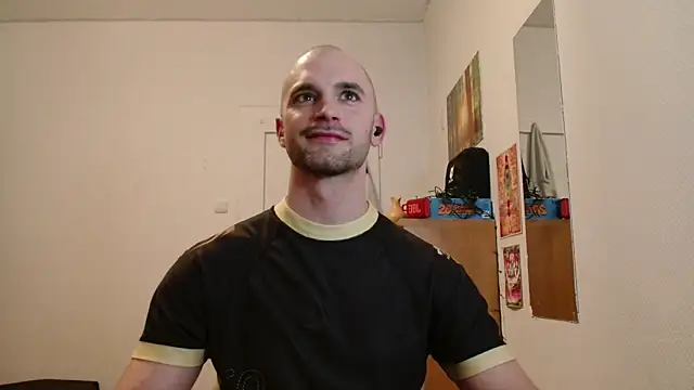 Snapshot of OskarBreno chatting on 05-11-26, 07:11 OskarBreno online show from 05-11-26, 07:11