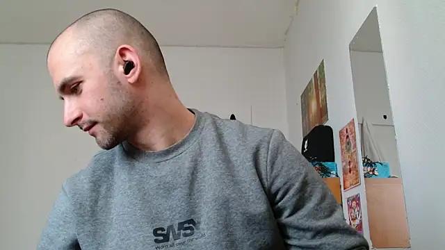 Snapshot of OskarBreno chatting on 05-14-26, 10:55 OskarBreno online show from 05-14-26, 10:55