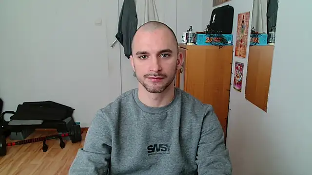 Snapshot of OskarBreno chatting on 05-15-26, 07:04 OskarBreno online show from 05-15-26, 07:04