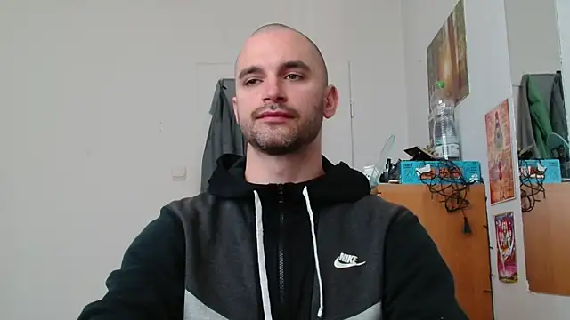 Snapshot of OskarBreno chatting on 05-23-26, 07:13 OskarBreno online show from 05-23-26, 07:13