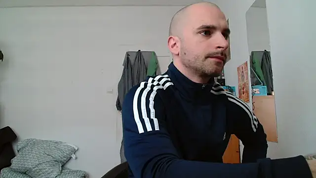 Snapshot of OskarBreno chatting on 05-25-26, 09:48 OskarBreno online show from 05-25-26, 09:48