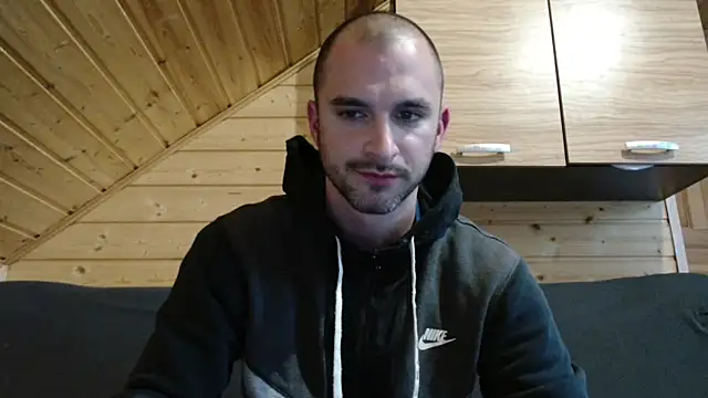 Snapshot of OskarBreno chatting on 06-11-26, 05:44 OskarBreno online show from 06-11-26, 05:44