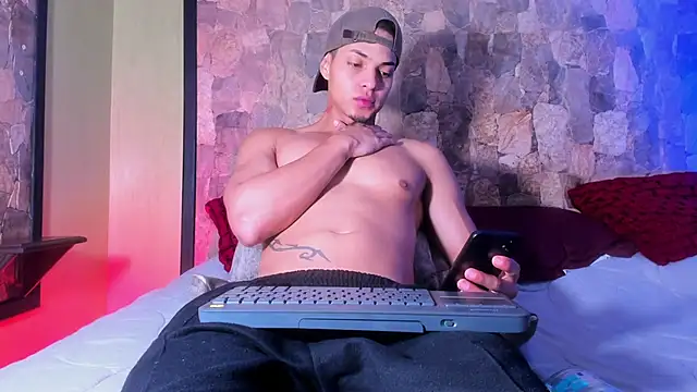 Snapshot of RyanGreys chatting on 02-20-25, 11:53 RyanGreys online show from 02-20-25, 11:53