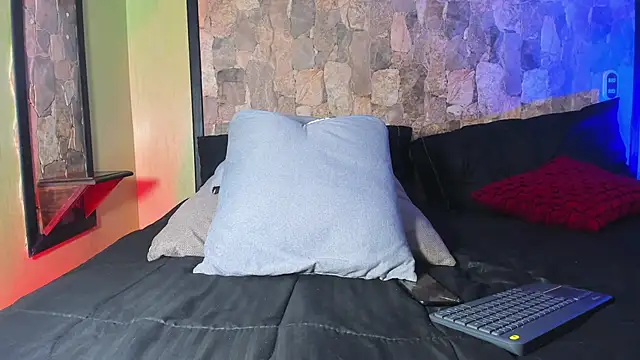 Snapshot of RyanGreys chatting on 03-06-25, 12:30 RyanGreys online show from 03-06-25, 12:30