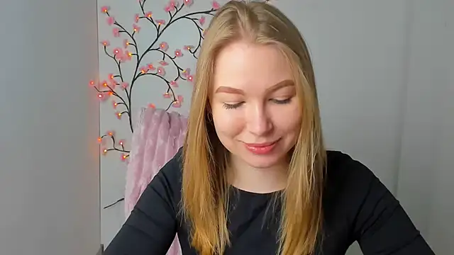 Snapshot of Dana_flowers chatting on 05-02-26, 05:34 Dana flowers online show from 05-02-26, 05:34
