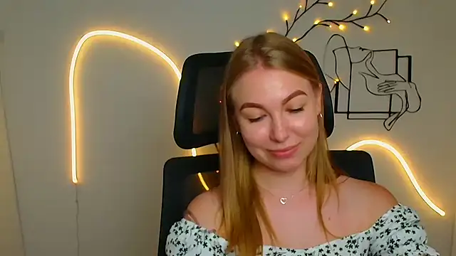 Snapshot of Dana_flowers chatting on 07-16-26, 06:52 Dana flowers online show from 07-16-26, 06:52