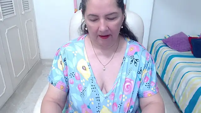 leonela 69 online show from 05-18-26, 11:43