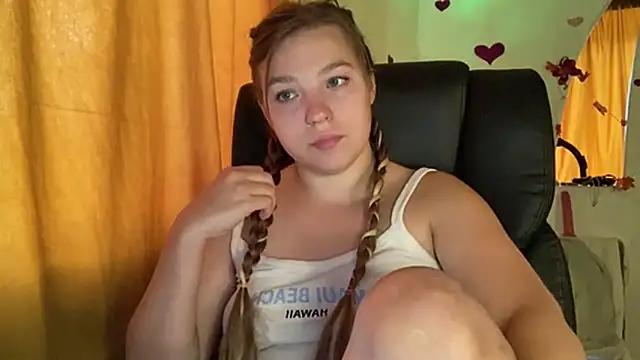 Snapshot of SweetAlissa18 chatting on 09-10-25, 01:22 SweetAlissa18 online show from 09-10-25, 01:22