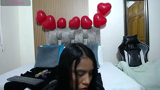 natasha steele online show from 02-19-25, 07:48