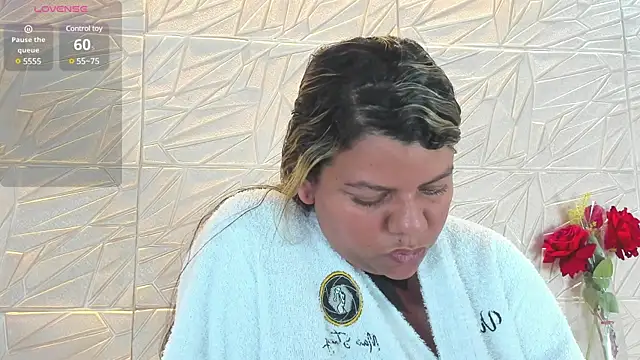 Snapshot of Aida-nicolle chatting on 03-10-25, 04:35 Aida-nicolle online show from 03-10-25, 04:35