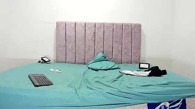 Snapshot of manuel_rey chatting on 02-17-25, 12:54 manuel rey online show from 02-17-25, 12:54