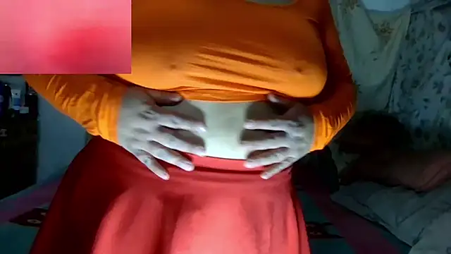 Snapshot of erinadarling79 chatting on 07-17-26, 02:18 erinadarling79 online show from 07-17-26, 02:18