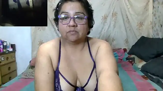 Snapshot of erinadarling79 chatting on 07-25-26, 02:53 erinadarling79 online show from 07-25-26, 02:53