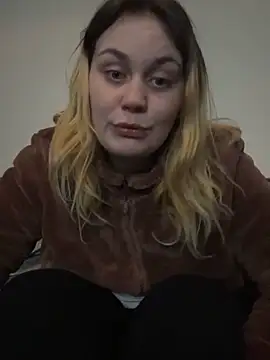 Snapshot of liess33 chatting on 02-27-26, 07:36 liess33 online show from 02-27-26, 07:36